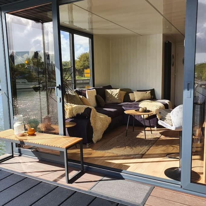 Готель Modern, Brand New Houseboat Near Amsterdam Монніккендам Екстер'єр фото