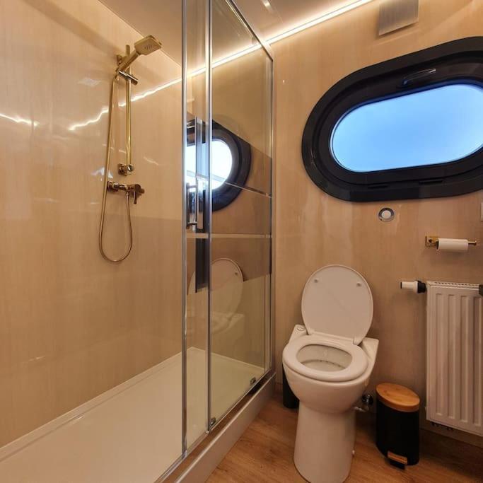Готель Modern, Brand New Houseboat Near Amsterdam Монніккендам Екстер'єр фото