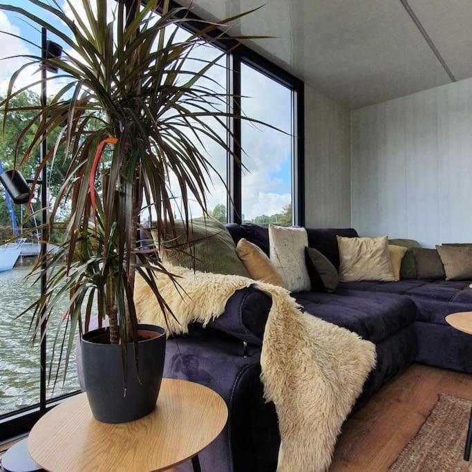 Готель Modern, Brand New Houseboat Near Amsterdam Монніккендам Екстер'єр фото