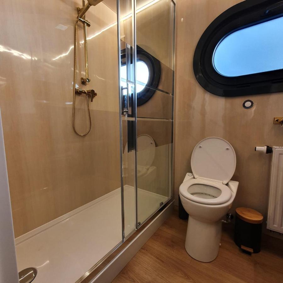 Готель Modern, Brand New Houseboat Near Amsterdam Монніккендам Екстер'єр фото